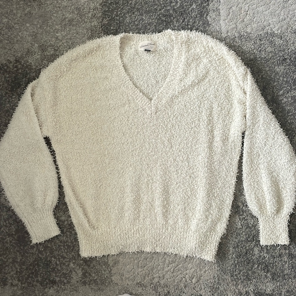 Universal Threads Sweater